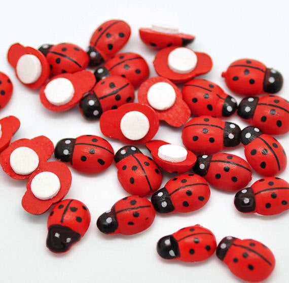 50 coccinelles en bois avec support adhésif 13 mm - Parfait pour le scrapbooking et l'artisanat - Z054