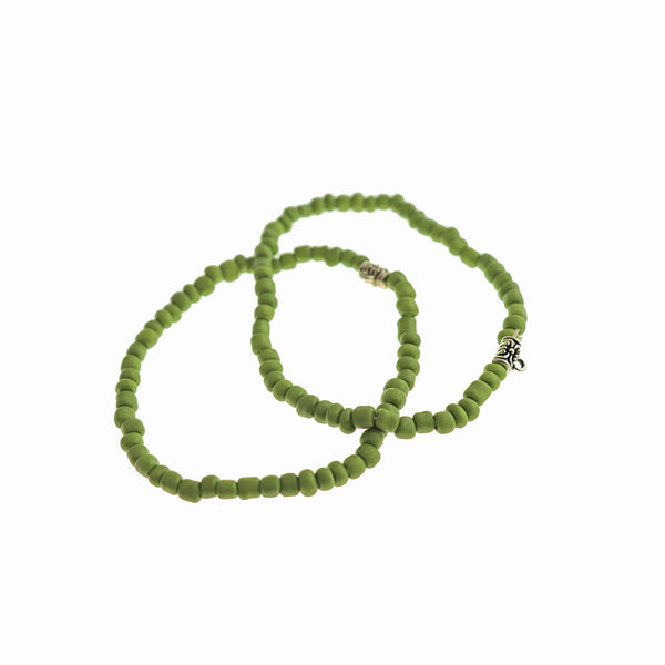 Bracelet de perles acryliques de graines 65mm - Vert forêt avec caution de ton argent antique - 1 Bracelet - BB275