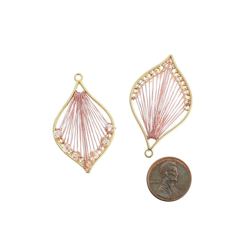 2 pendentifs dorés tissés avec perles roses - TSP260