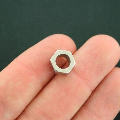 Perle d'espacement hexagonale en acier inoxydable 11 mm x 10 mm - ton argent - 1 perle - FD589