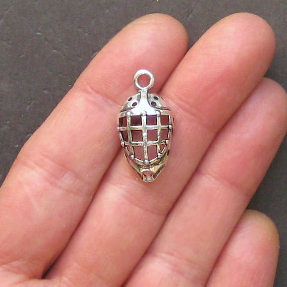 4 breloques de ton argent antique masque de hockey - SC235