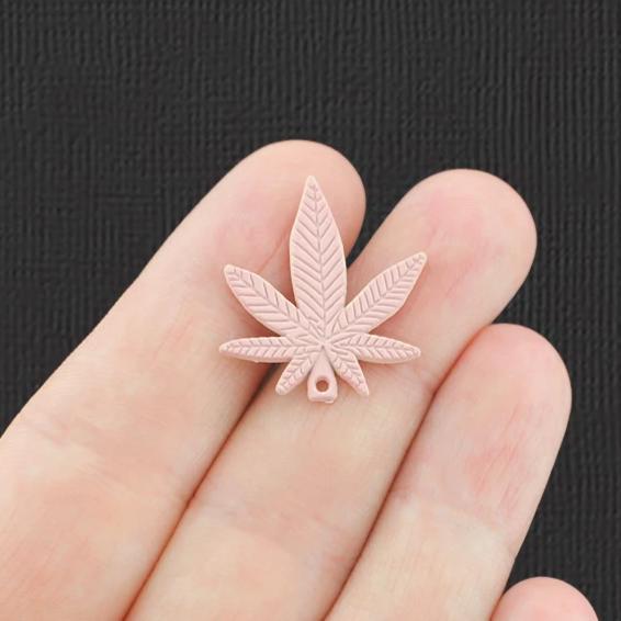 4 breloques en émail feuille de marijuana rose clair - E840