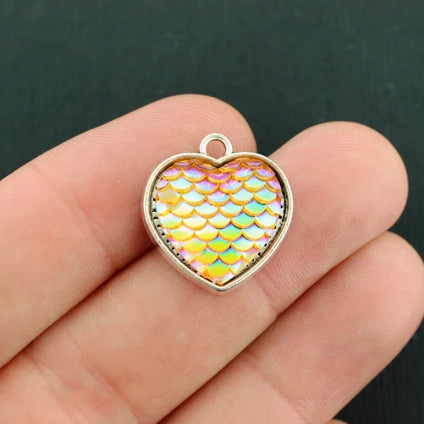 4 breloques cabochon en résine ton argent antique coeur écaille de sirène - Z788