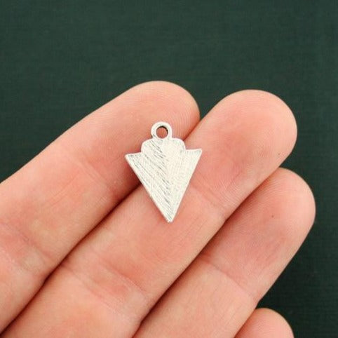 4 breloques de ton argent antique triangle turquoise avec imitation turquoise - SC6660