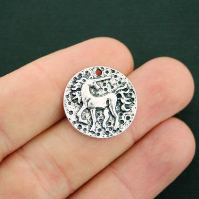 4 breloques argentées antiques de licorne - SC7105