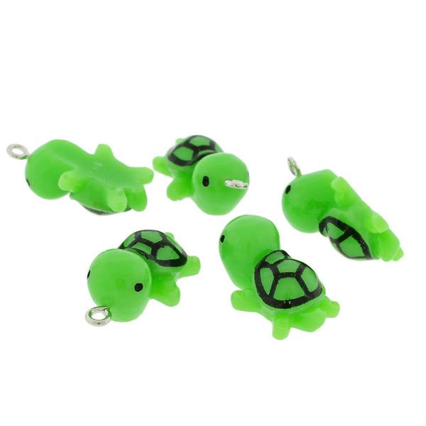 2 breloques tortue en résine argentée - K157
