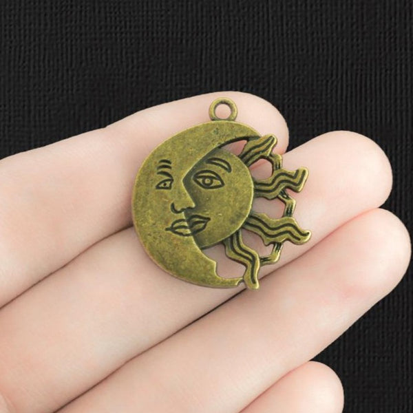 8 breloques de ton bronze antique soleil et lune - BC987