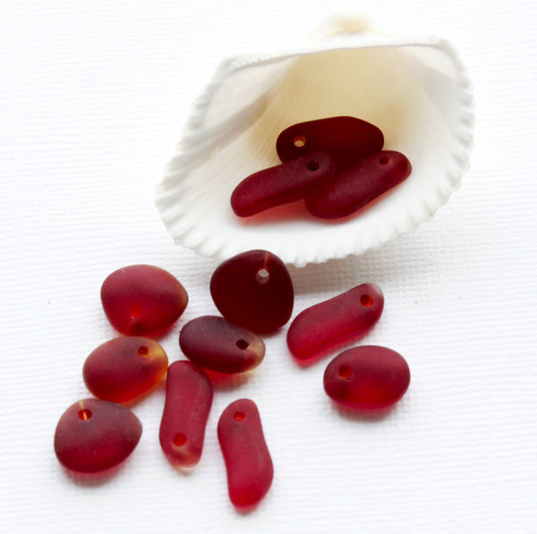 4 breloques en verre de mer de culture de galets rouges - U025