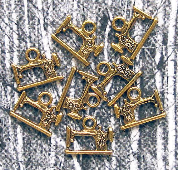 SALE 5 Sewing Machine Antique Gold Tone Charms 2 Sided - GC038
