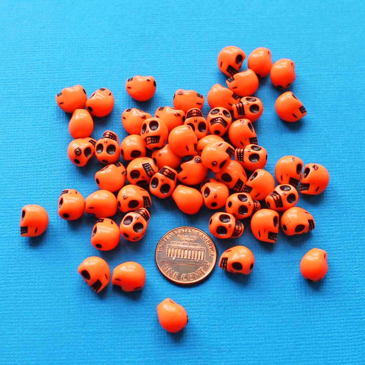 50 perles tête de mort en acrylique – 10 mm x 9 mm x 8 mm – Choisissez votre couleur !