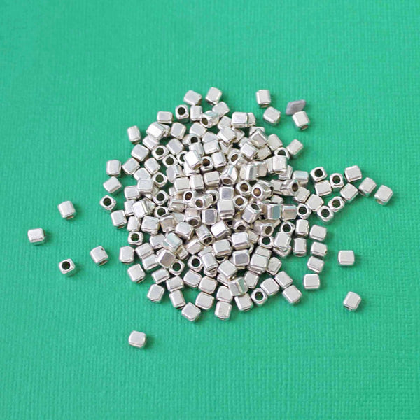 Perles d'espacement carrées 4 mm x 3,5 mm - ton argent - 50 perles - FD444