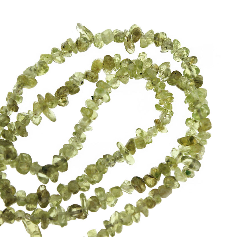 Perles de péridot naturel Chip 4mm - 7mm - Vert printemps - 1 brin 278 perles - BD1062