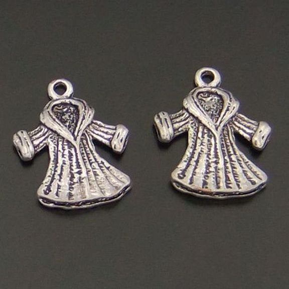 VENTE 6 Coat Antique Silver Tone Charms 2 faces - SC1130