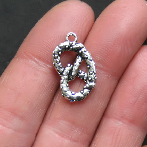 5 Bretzel Antique Silver Tone Charms 2 Faces - SC390