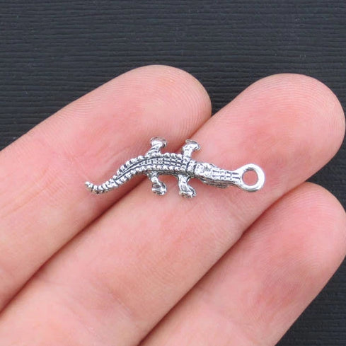 8 breloques argentées antiques en alligator - SC477