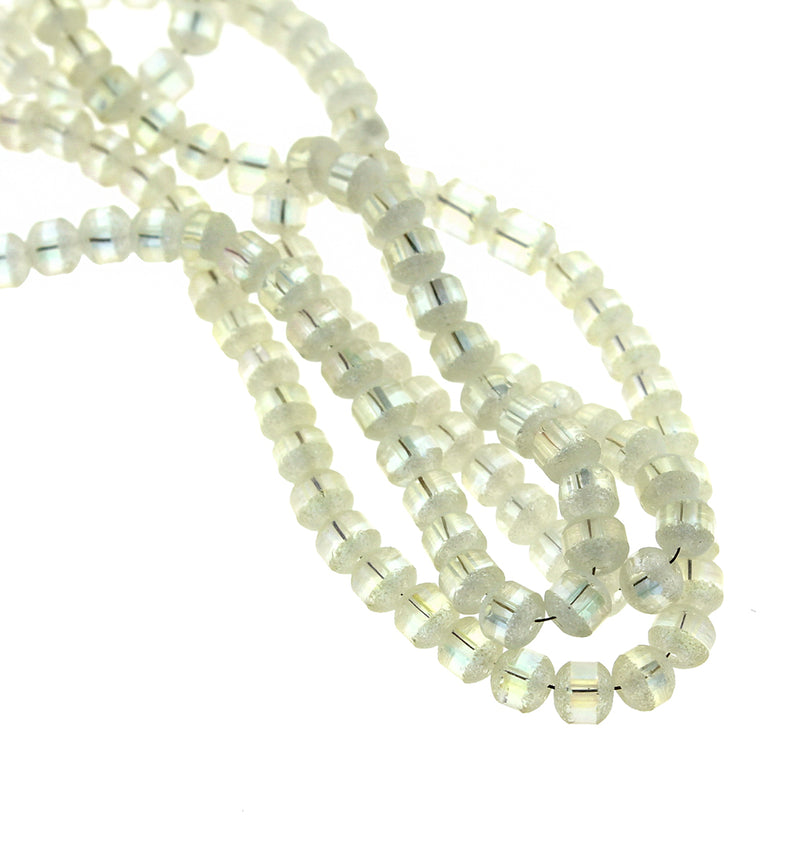 Perles de Verre Rondes 4mm - Opale Blanche Métallisée Givrée - 1 Rang 100 Perles - BD844