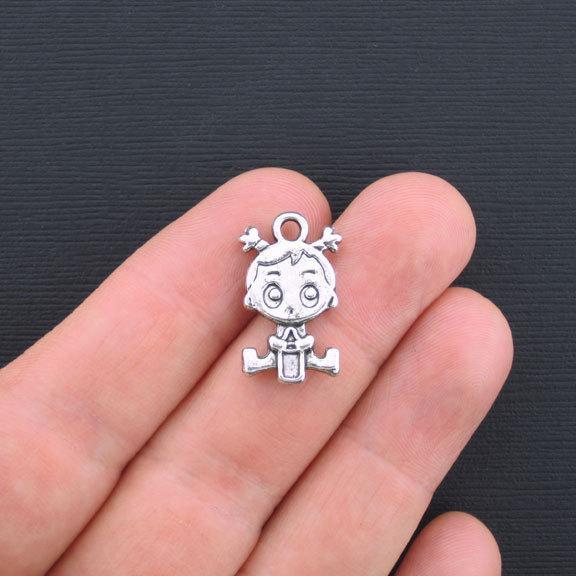 6 breloques bébé fille ton argent antique 2 faces - SC3186