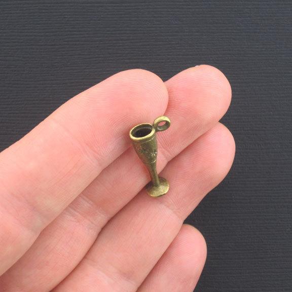 6 breloques de ton bronze antique pour flûte à champagne 3D - BC371
