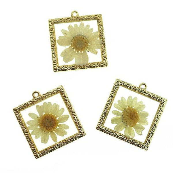 2 White Dried Flower Gold Tone and Resin Charms - Z096-C