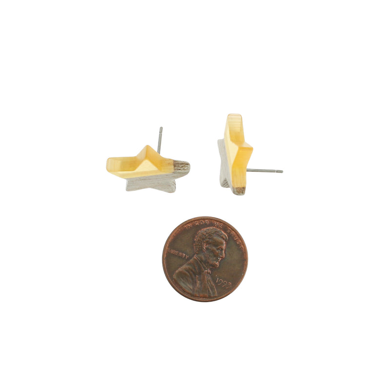 Boucles d'oreilles en bois en acier inoxydable - Clous d'étoiles en résine jaune pâle - 18 mm x 17 mm - 2 pièces 1 paire - ER139