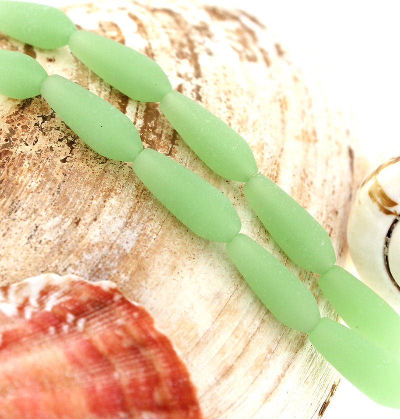 Perles en verre de mer de culture en forme de larme 18 mm x 6 mm - Vert givré - 1 rang 6 perles - U040