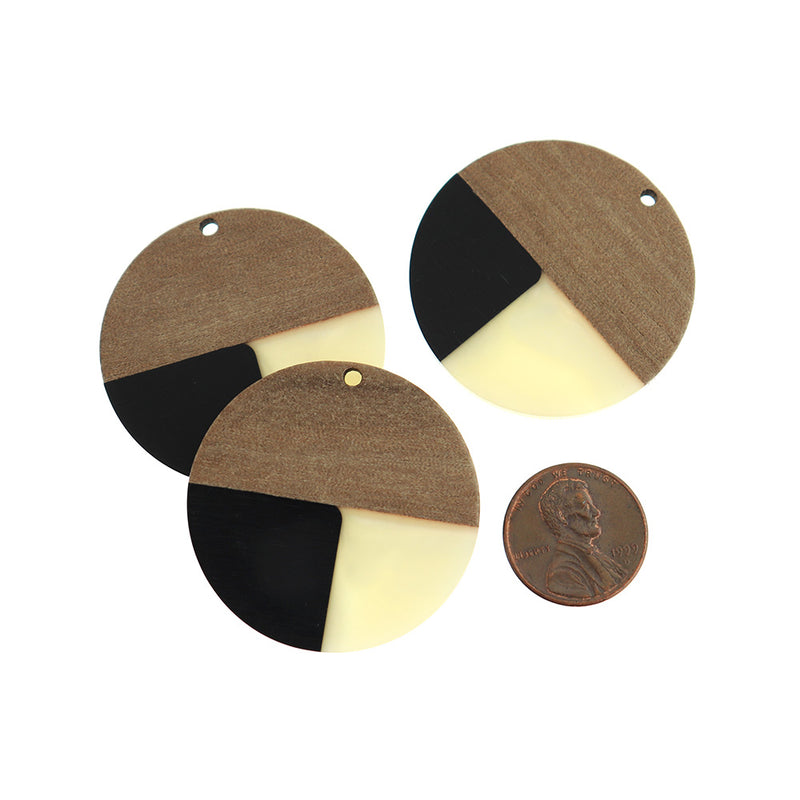 Round Natural Wood and Resin Charm 38mm - Black and Cream - WP508