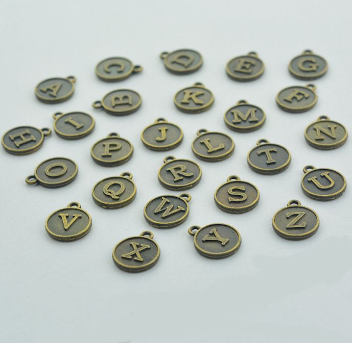 26 Lettres de l'alphabet Bronze Tone Charms 2 Faces - 1 Set - ALPHA200