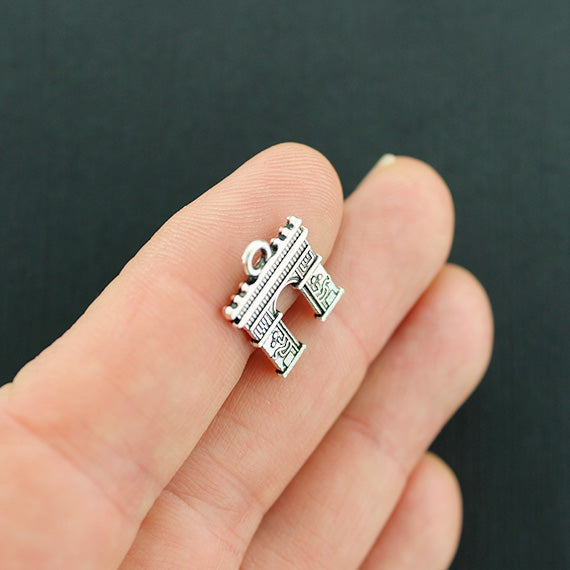 8 breloques Arc de Triomphe ton argent antique 2 faces - SC349