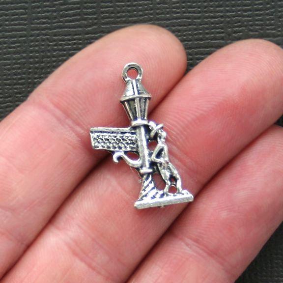 8 breloques argentées antiques de Bourbon Street - SC2599