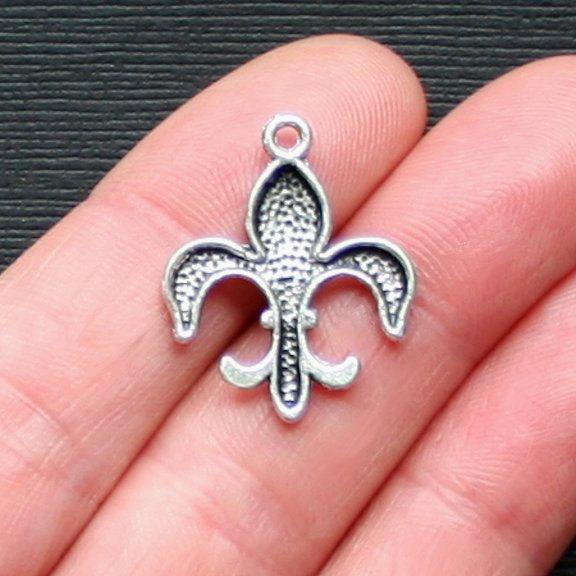 8 Fleur de Lis Antique Silver Tone Charms - SC1980