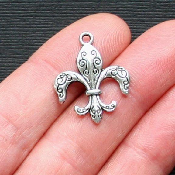 8 Fleur de Lis Antique Silver Tone Charms - SC1980