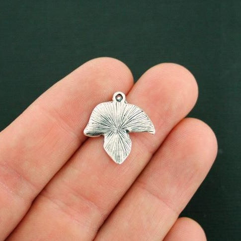 8 Leaf Antique Silver Tone Charms - SC6502