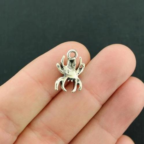 8 breloques argentées antiques d'araignée - SC7851