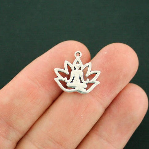 8 breloques de ton argent antique de méditation de yoga - SC770