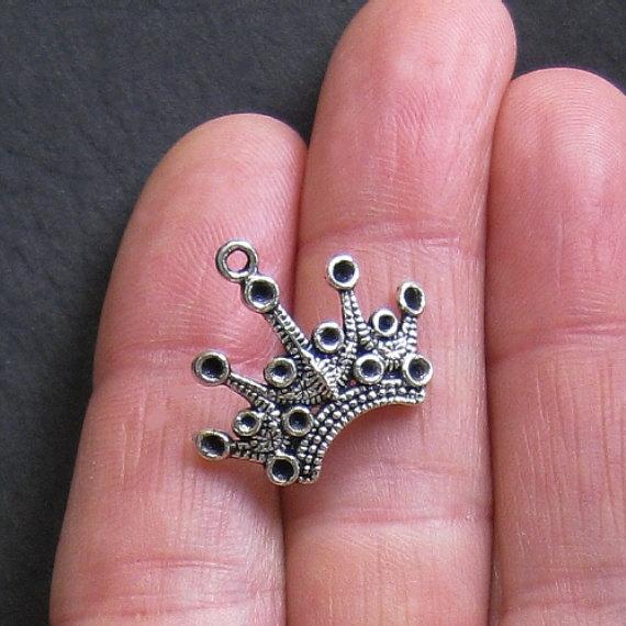 8 Crown Antique Silver Tone Charms - SC736