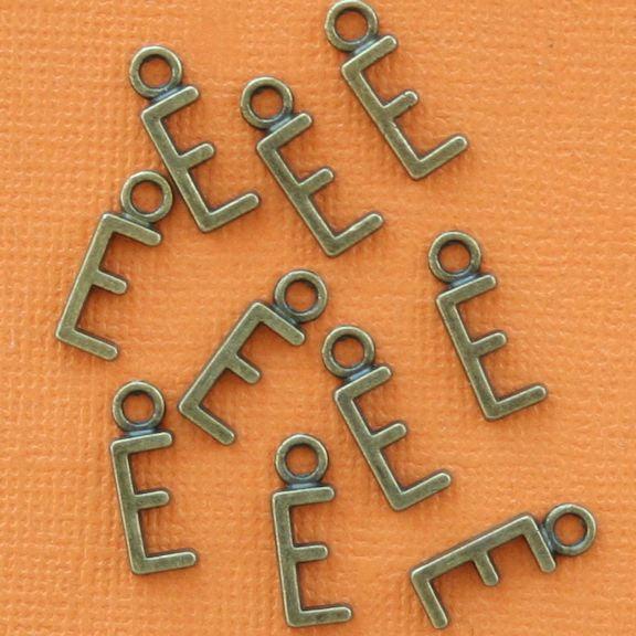 8 breloques de ton bronze antique lettre E - BC717