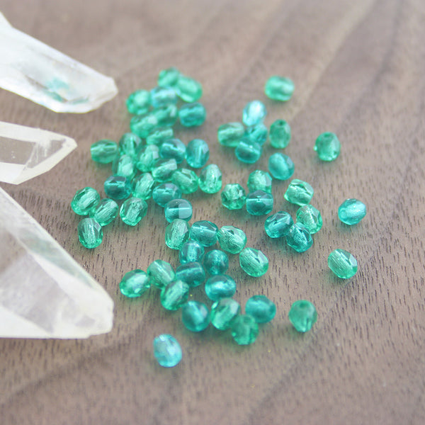 Perles de verre tchèque à facettes 4mm - Vert d'eau poli - 30 perles - CB309