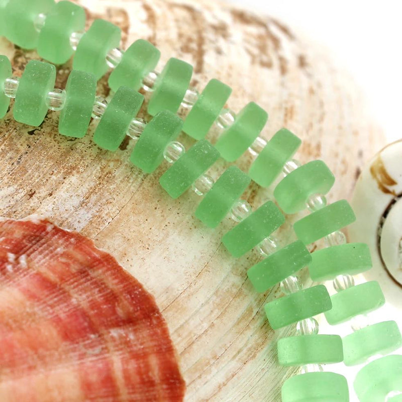 Perles de verre de mer de culture Heishi 9 mm x 6 mm - Vert givré - 1 rang 36 perles - U134