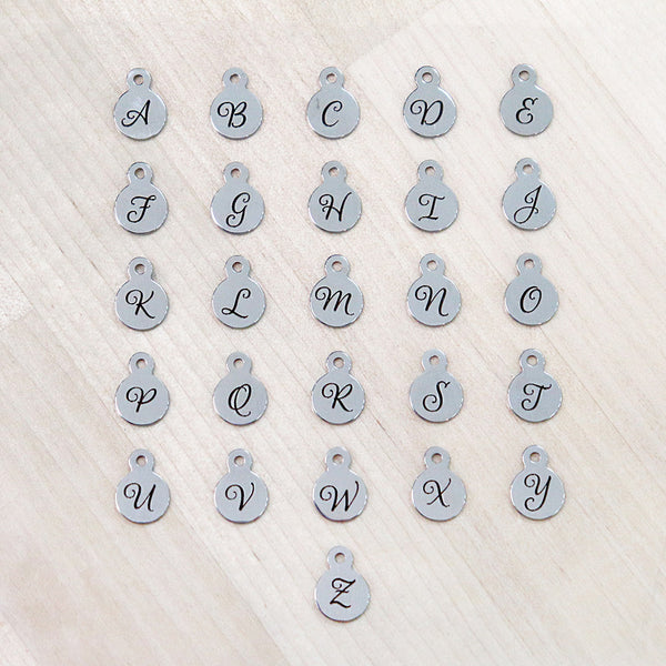 Ensemble de Charms Alphabet en Acier Inoxydable - 8mm Avec Boucle - Alphabet Script Majuscule - ALPHA3600BFS