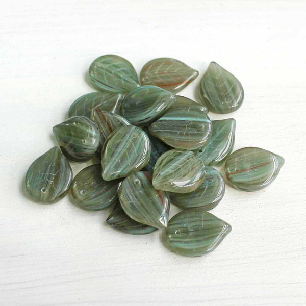 Perles de verre pressé tchèque feuille de bouleau 18 mm x 13 mm - rayé gris poli - 10 perles - CB169