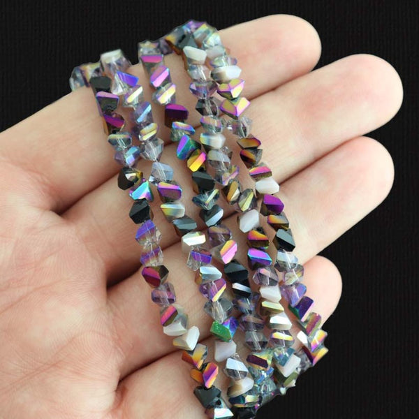 Perles de verre triangulaires 6 mm x 3,5 mm - Arc-en-ciel électrolytique - 1 brin 100 perles - BD1919