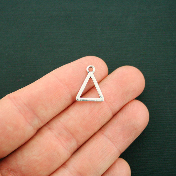 8 breloques triangulaires argentées antiques 2 faces - SC6662