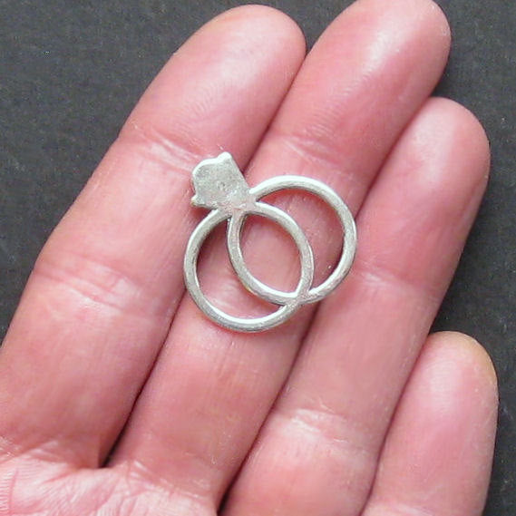 4 anneaux de mariage breloques argentées antiques - SC402