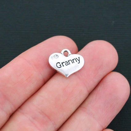 2 Granny Heart Antique Silver Tone Charms 2 côtés avec strass incrustés - SC605