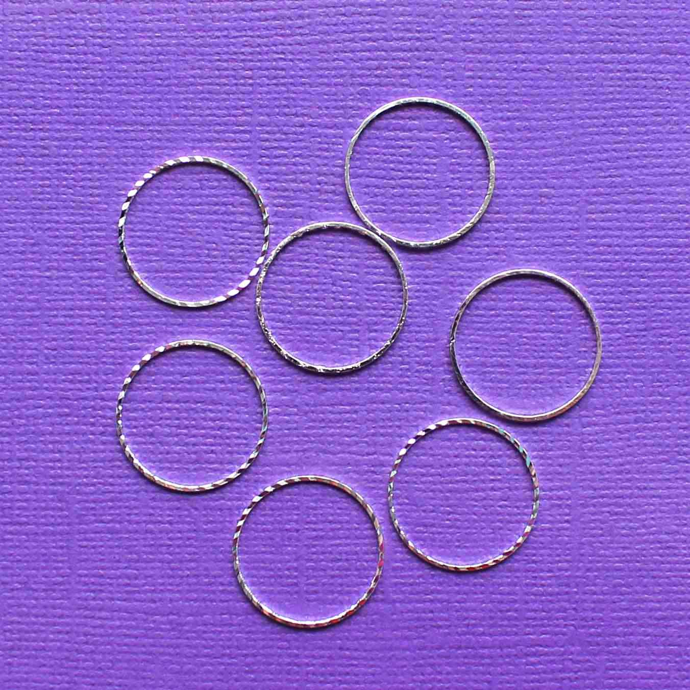 Anneaux argentés antiques 17 mm x 0,58 mm - Calibre 23 fermé - 20 anneaux - FD381