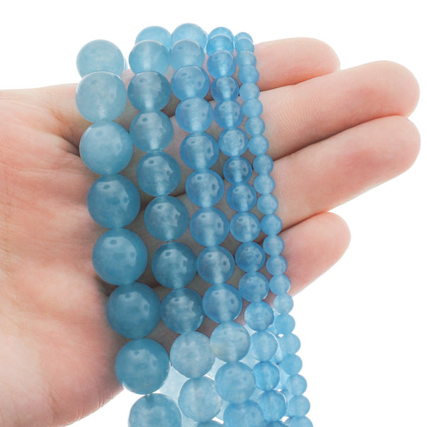 Perles de calcédoine synthétiques rondes 4mm - 12mm - Choisissez votre taille - Bleu ciel - 1 brin complet de 15" - BD1824