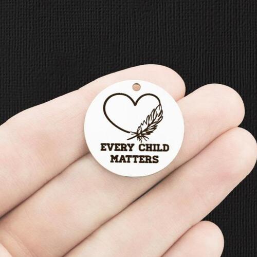 Every Child Matters Breloques rondes en acier inoxydable de 25 mm - BFS009-6259