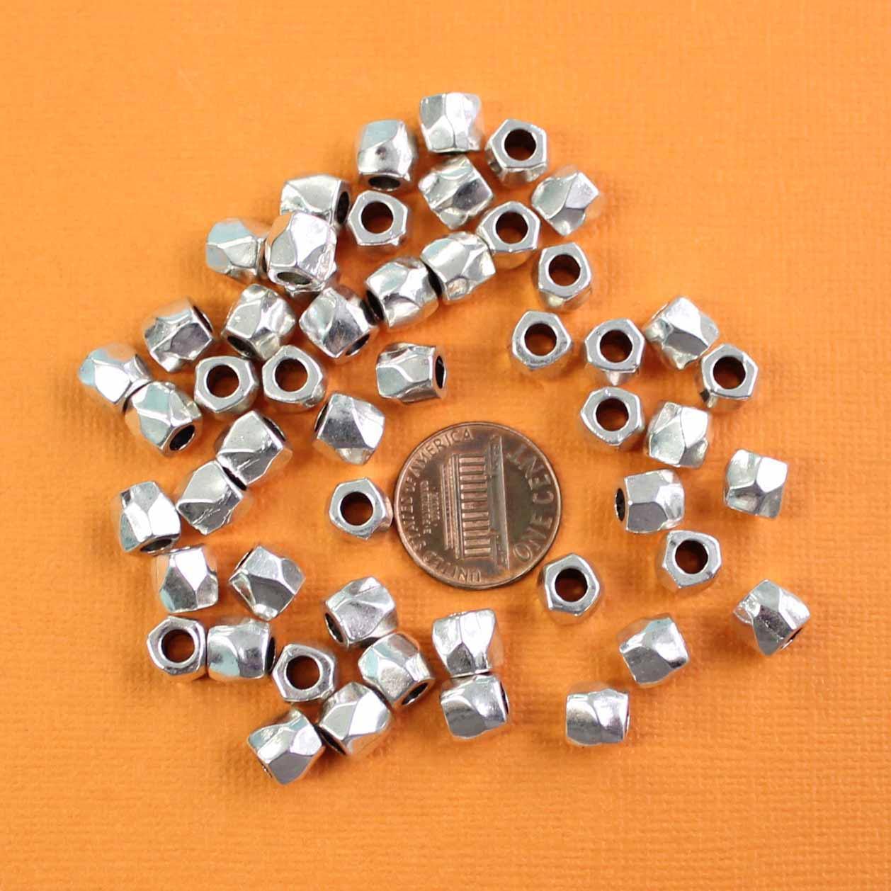 Perles intercalaires géométriques 8 mm x 8 mm - ton argent - 15 perles - FD469