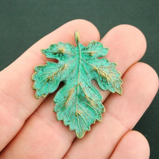 Breloque feuille d'érable ton bronze antique 2 faces - BC172