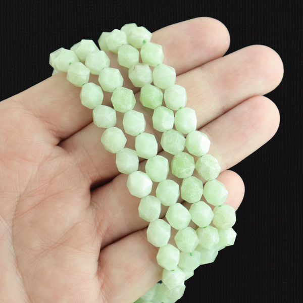Perles de jade naturel taillées en étoile 8 mm - Vert clair - 1 brin 48 perles - BD1402